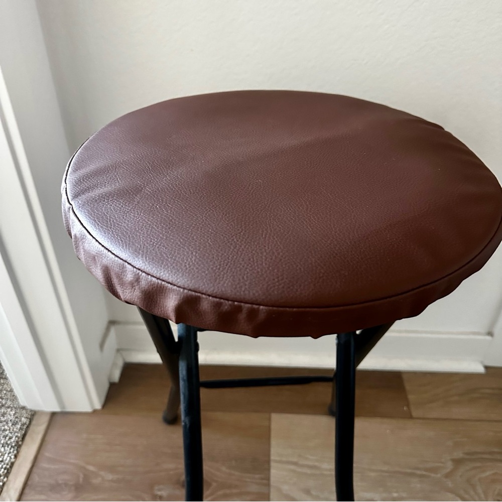 NWOT TFlower Bar Round Faux Leather Coffee Color Brown 13” Inch Slip Seat Cover - Picture 4 of 12